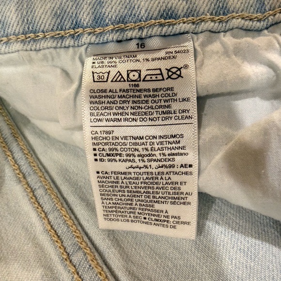 BNWOT size 16 Old Navy Denim Women's Shorts - Picture 5 of 6